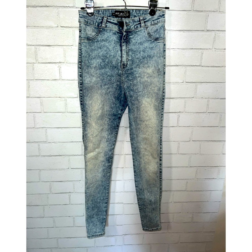 NWOT Contour Acid Wash Skinny FitJeans
